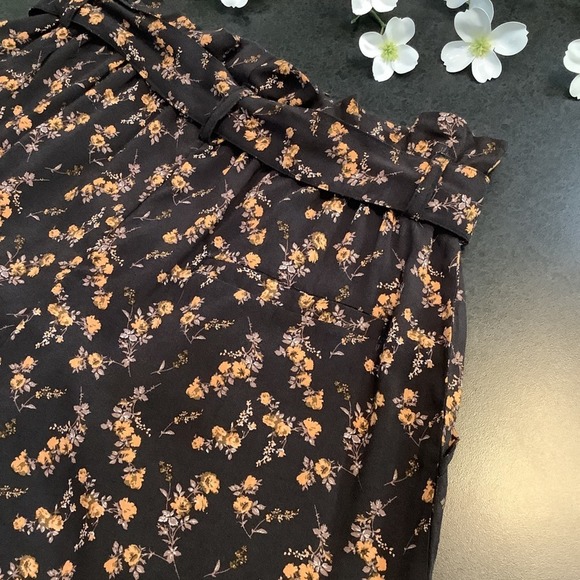 Jachs Girlfriend Floral Paper Bag High Waist Pull On Culotte Shorts NWT - Picture 12 of 16